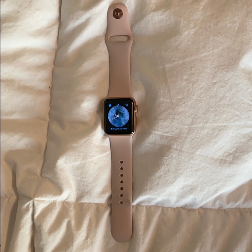 Apple Watch, 3 series w/GPS! Rose gold aluminum.